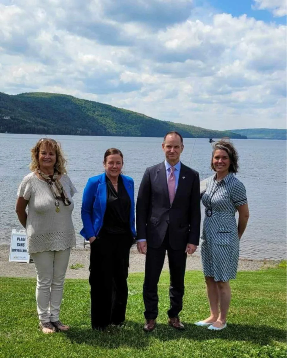 Photographie officielle de la visite du ministre M. Éric Girard